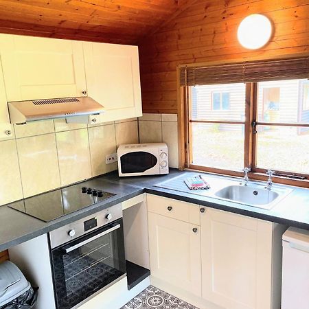 Otter 4 Hot Tub - Huntersmoon-Warminster-Bath-Salisbury Villa Buitenkant foto