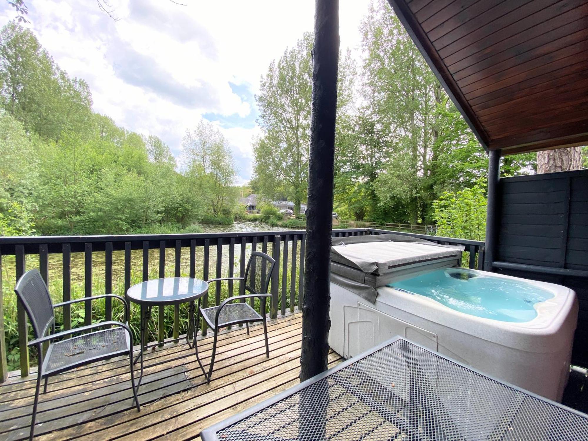 Otter 4 Hot Tub - Huntersmoon-Warminster-Bath-Salisbury Villa Buitenkant foto