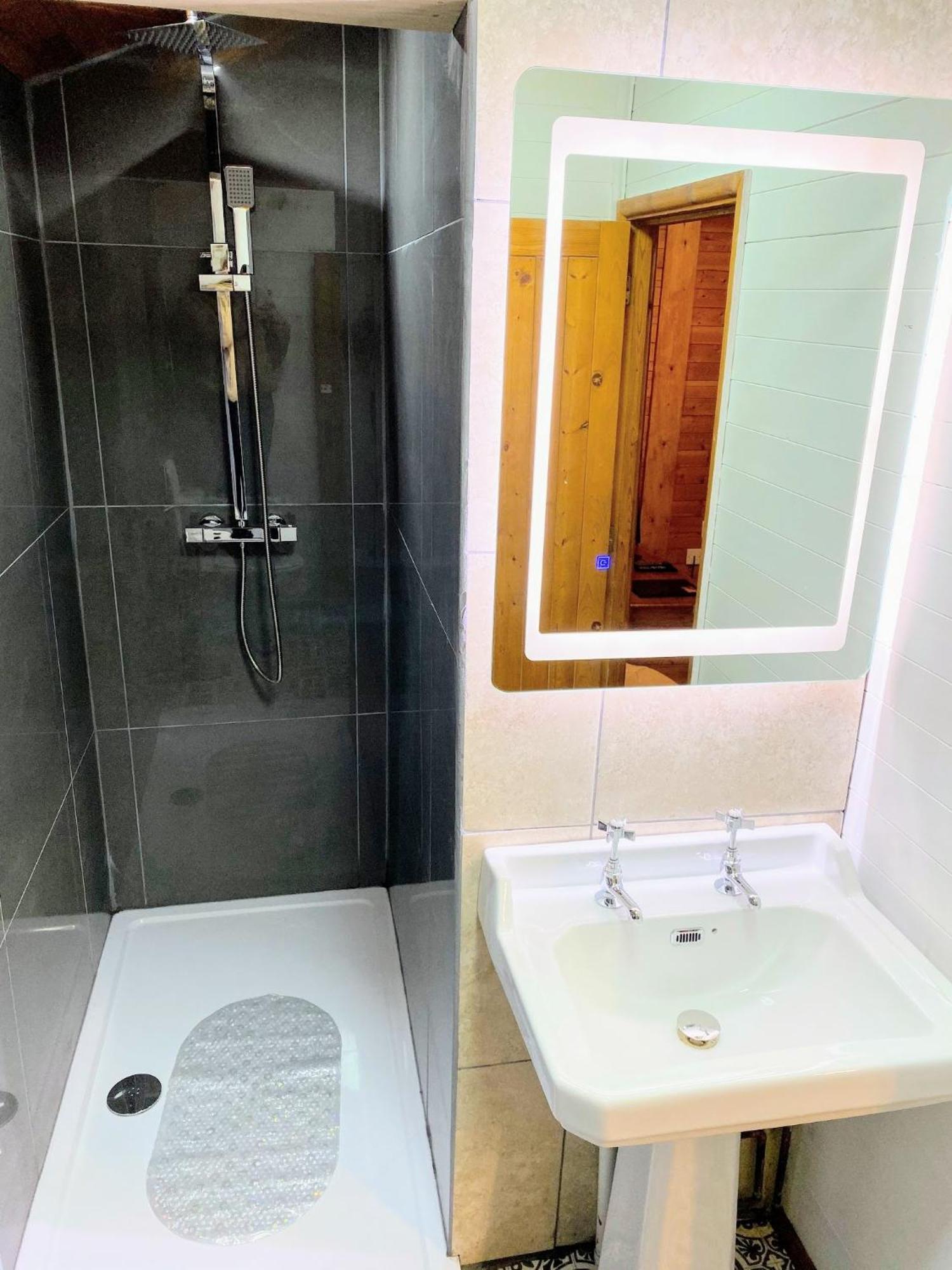 Otter 4 Hot Tub - Huntersmoon-Warminster-Bath-Salisbury Villa Buitenkant foto