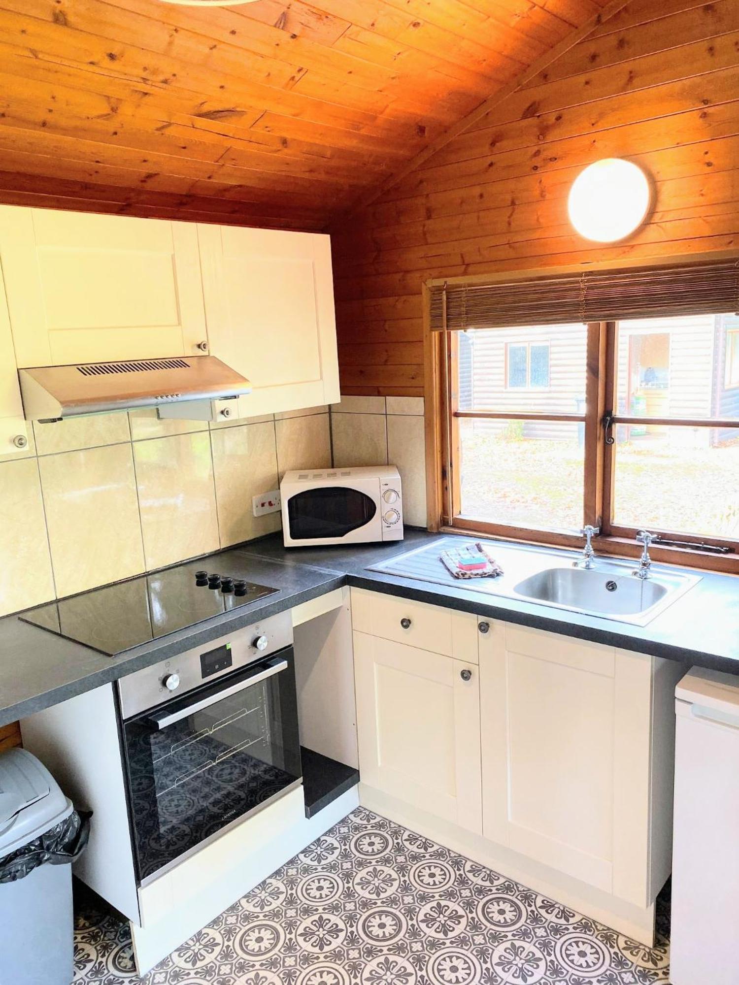Otter 4 Hot Tub - Huntersmoon-Warminster-Bath-Salisbury Villa Buitenkant foto